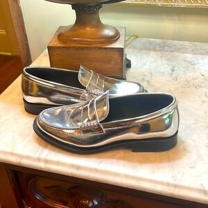 Gently worn Banana Republic silver metallic loafer
